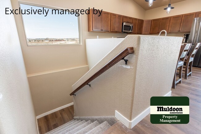 Building Photo - Beautiful Almost Newer Pet Friendly Home!