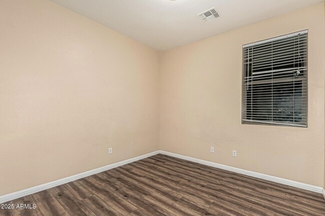 Building Photo - 6918 S 37th Dr