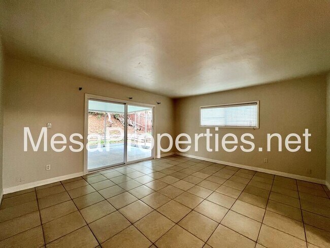 Building Photo - 557 Highlander Dr