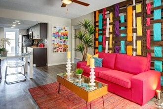 Building Photo - 2101 Burton Dr