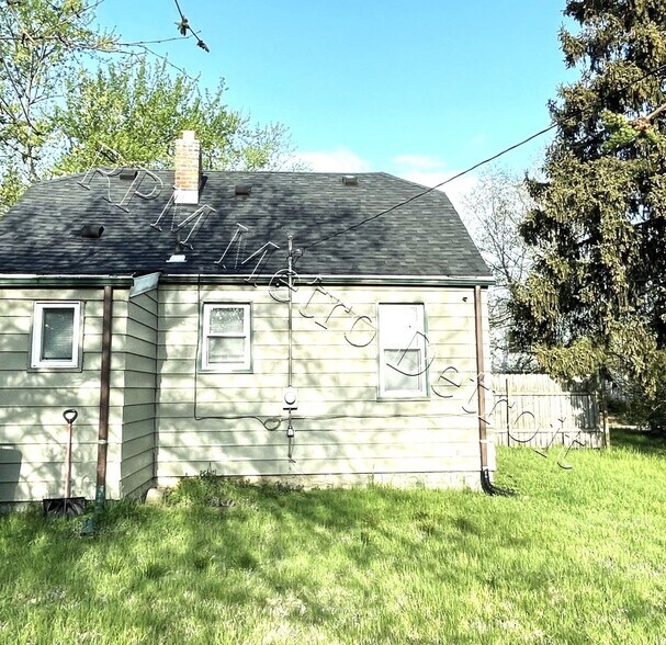 Building Photo - 3567 Spruce St
