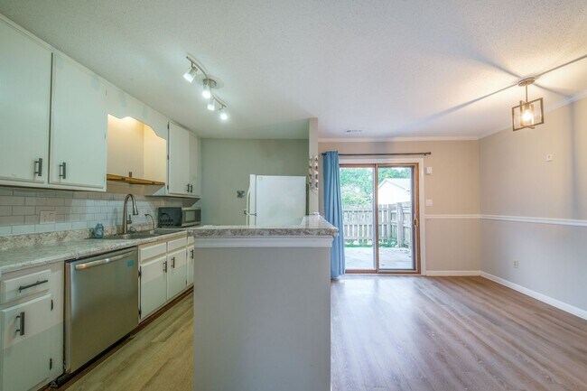 Building Photo - 5737 Bramblegate Rd
