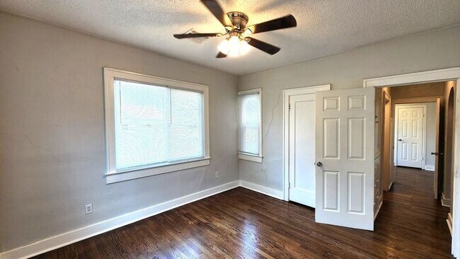 Building Photo - 2 Bed 1 Bath Duplex in the Aurora Addn NW OKC