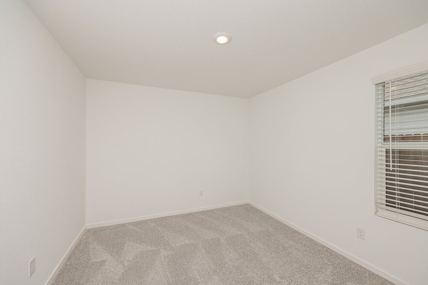 Building Photo - 1223 Maple St