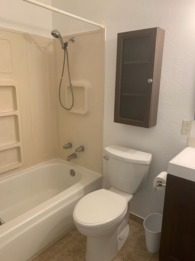 Building Photo - Vacaville Apartment Available Now!