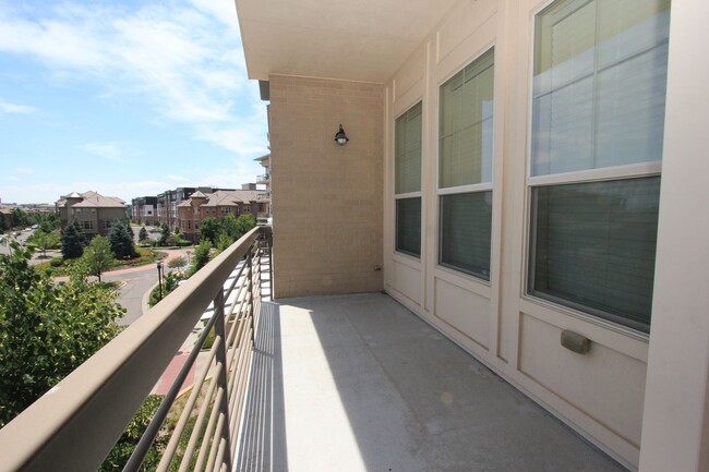 Building Photo - Gorgeous Corner Unit DTC Condo