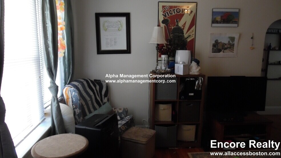 Building Photo - 349 Pleasant St