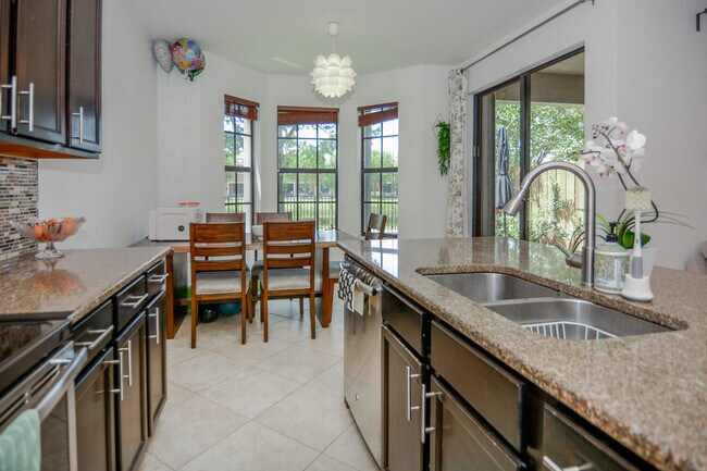 Building Photo - 10373 Wellington Parc Dr