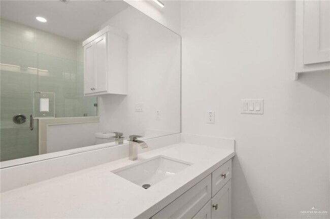 Building Photo - 614 Sonny Dr