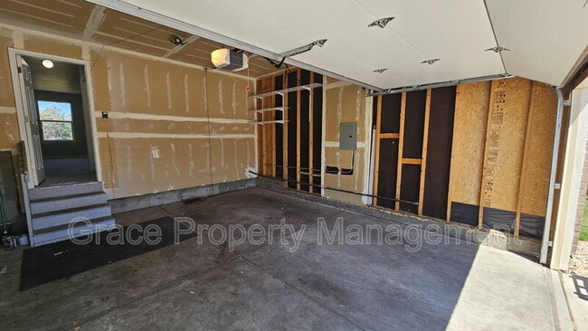Building Photo - 325 W 116th Ave