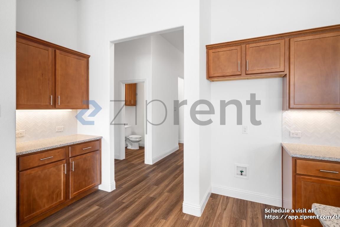 Building Photo - 2900 Long Slope Rd