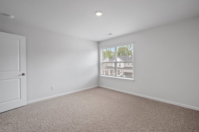 Building Photo - 340 Fenwick Dr
