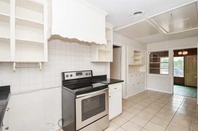 Building Photo - 1911 Wyndale St