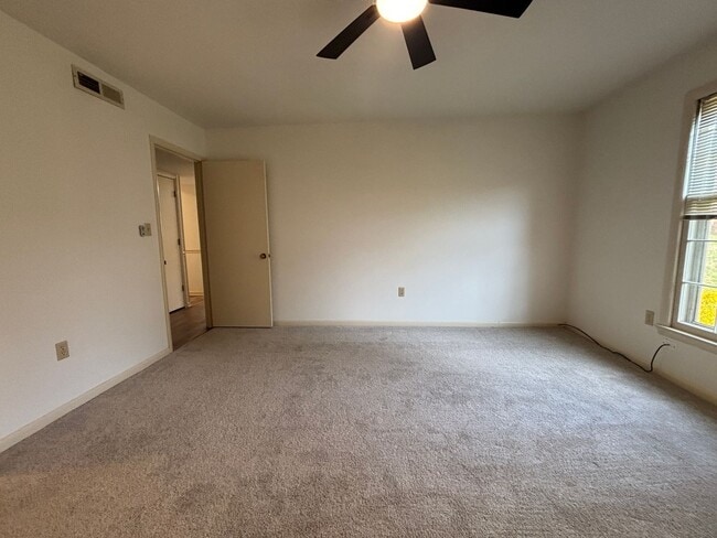 Building Photo - 5260 Crossbow Cir