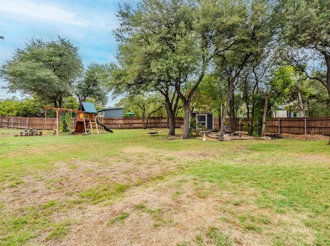 Building Photo - 17215 Oak Cliff Cir