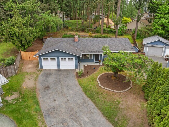 Building Photo - Remodeled Rambler with 2/Car garage, RV Parking and an Impressive Back Yard!!!!!