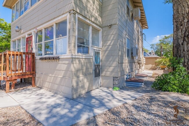 Building Photo - 910 Rood Ave