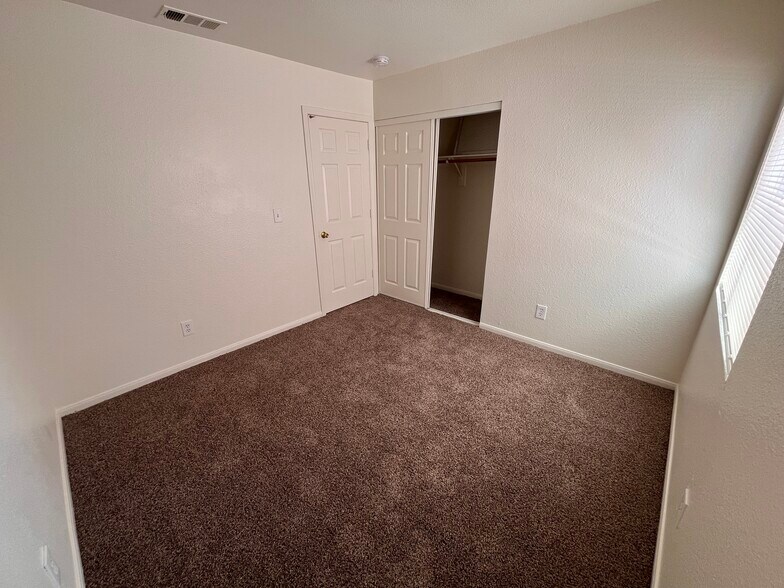 Building Photo - 1501 Waterton Dr