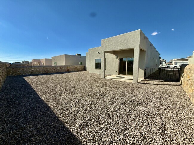 Building Photo - 15052 Destination Ave