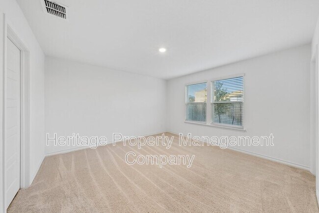 Building Photo - 817 Heartseed Ave