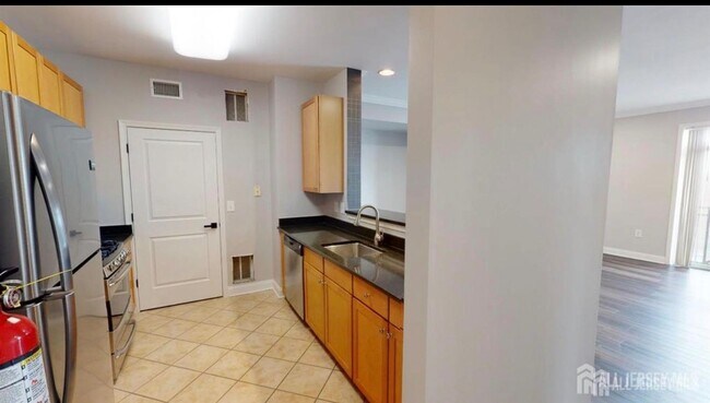 Building Photo - 6301 Fernandez Ct