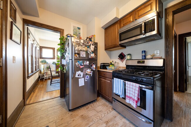 Building Photo - 817 Central Ave W