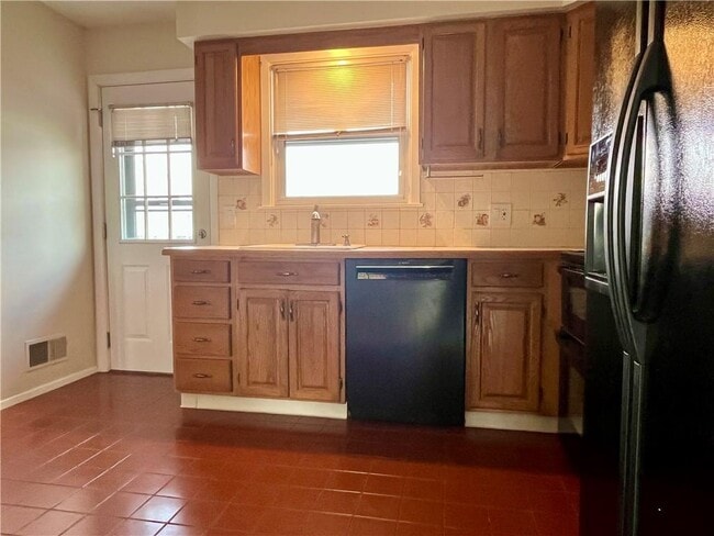 Building Photo - 35 Namquid Dr