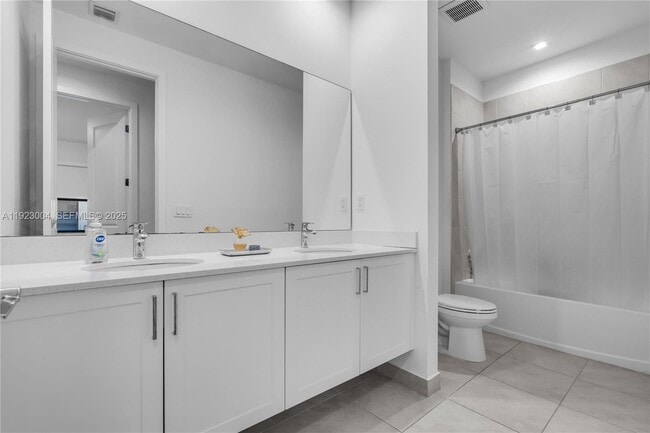 Building Photo - 4363 NW 81st Ave