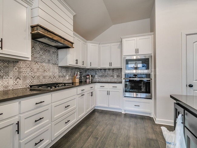 Building Photo - 18008 Jimenez Dr