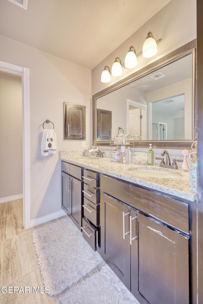 Building Photo - 2163 Enchanted Brk Dr