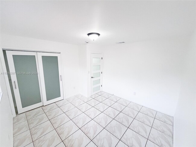 Building Photo - 3423 SW 3rd St