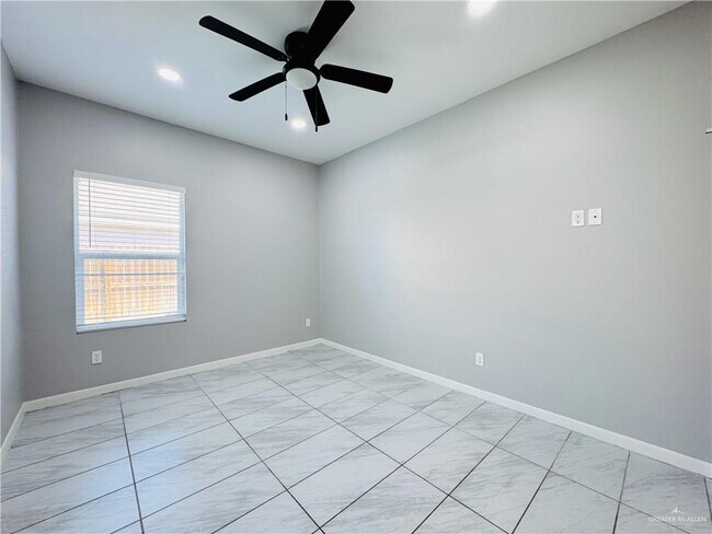 Building Photo - 3913 Bella Costa Dr