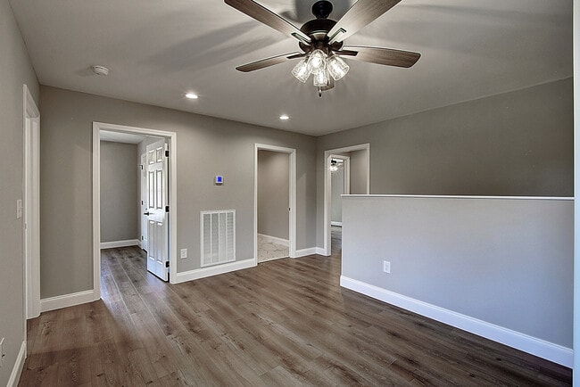 Building Photo - 520 Catalina Ct