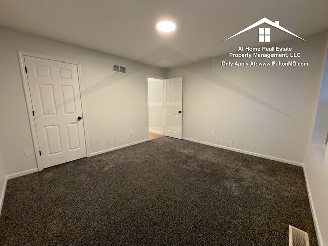 Building Photo - 1011-1013 Greystone Court