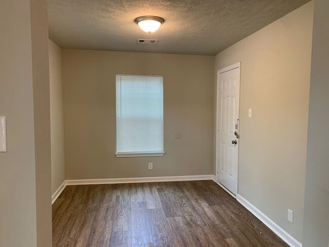 Building Photo - 3600 Live Oak St