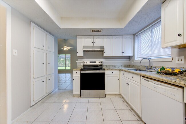Building Photo - 10514 Rancho Bernardo Ln