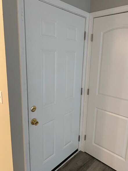 Front Door and Coat Closet - 1085 Merrimar Cir N