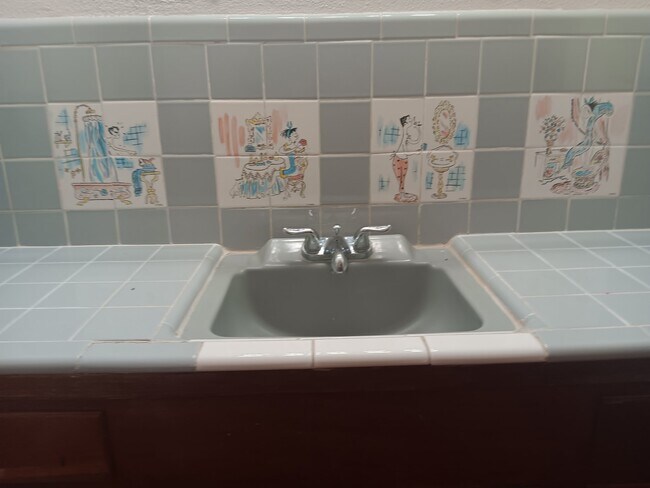 Building Photo - 3702 Cedar Rapids Pkwy