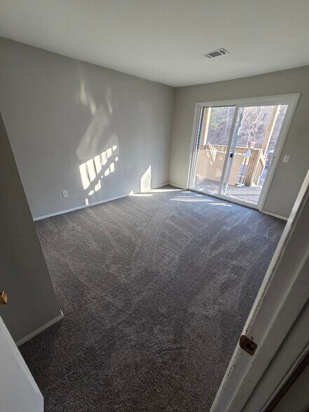 Building Photo - 3223 Schuetzen Ln