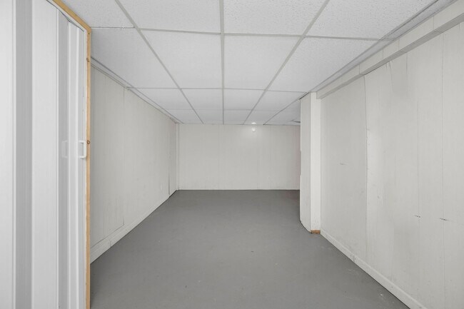 Building Photo - Green Twp- Cozy 2 Bed 1 Bath