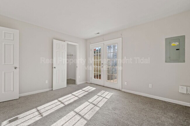 Building Photo - 5627 Trafalgar Arch