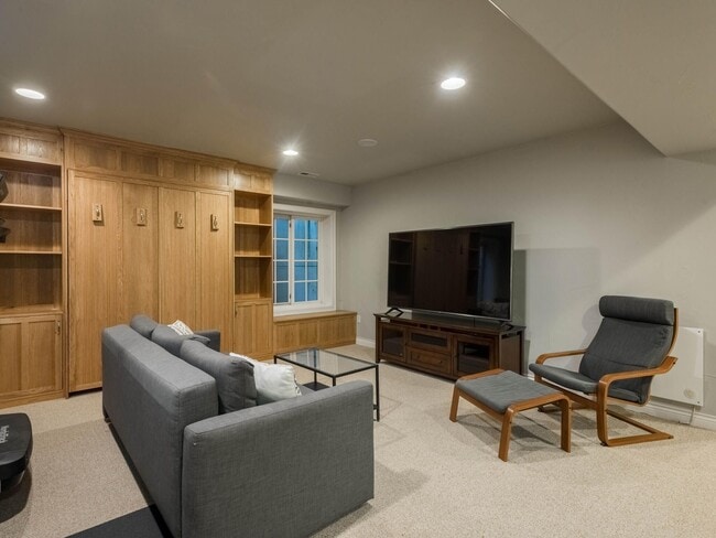 Building Photo - 9 Foxtail Cir