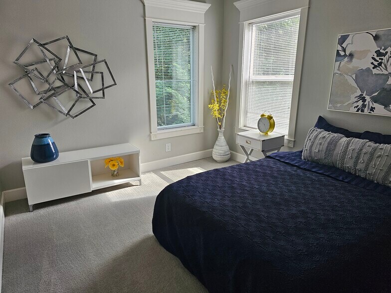 Building Photo - 13518 SW Hillshire Dr