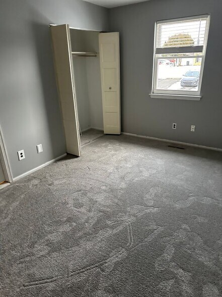 Building Photo - 8 Reliance Ct
