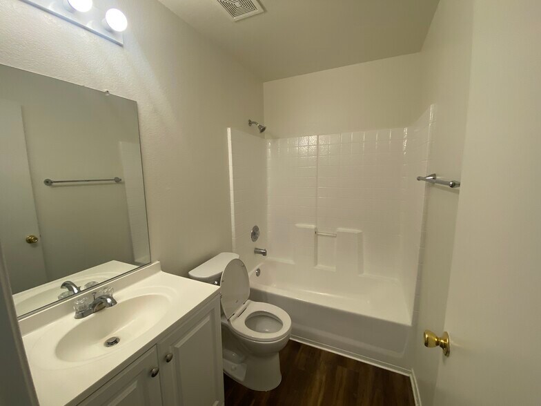 Building Photo - 44263 Tahoe Way