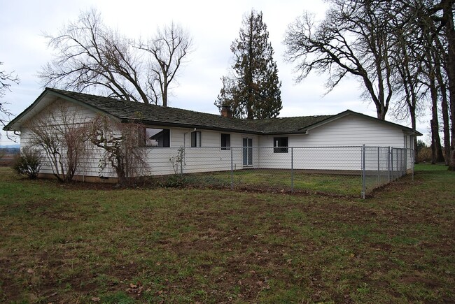 Building Photo - 3 Bedroom 2 Bath Dayton OR