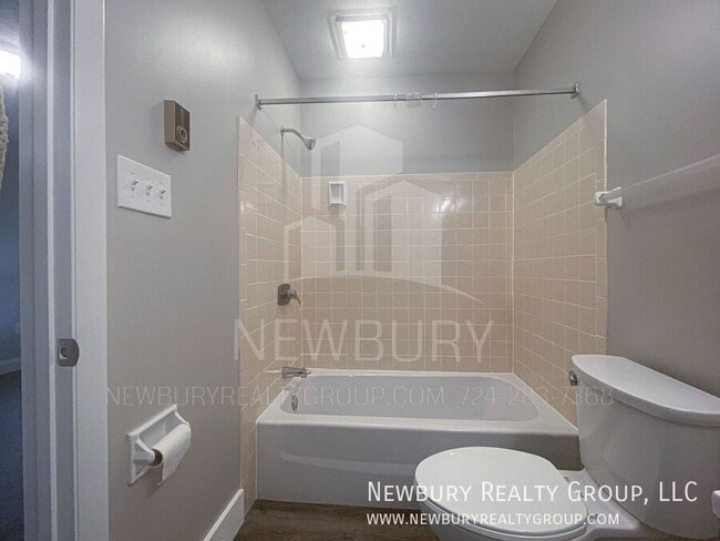 Building Photo - 49 Sunbury Estates