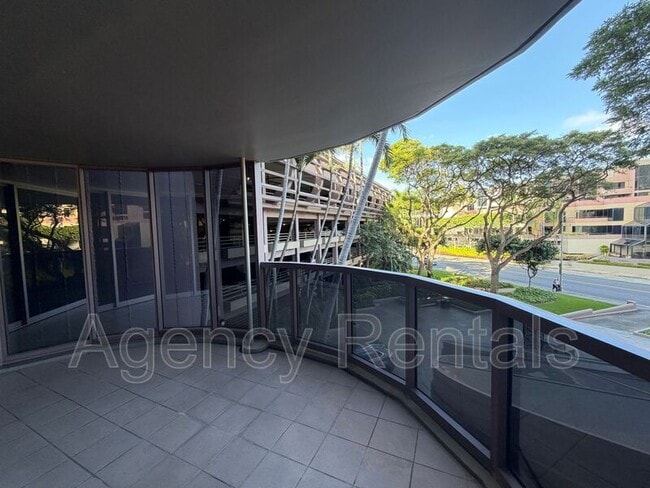 Building Photo - 425 South St