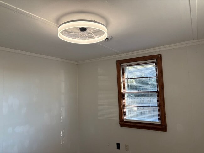 Building Photo - 2 Bedroom 1 Bath Home in Jarvisburg $1975/mo