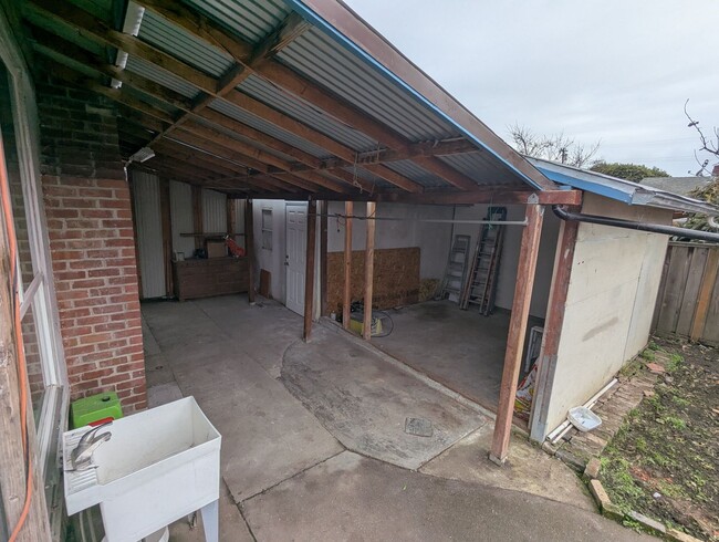 Building Photo - Spacious 3-Bedroom Home with Office & Fami...